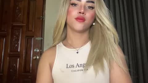 Snapshot of yvonne_guidotti chatting on March 11, 9:48 pm Miss Cali online show from March 11, 9:48 pm