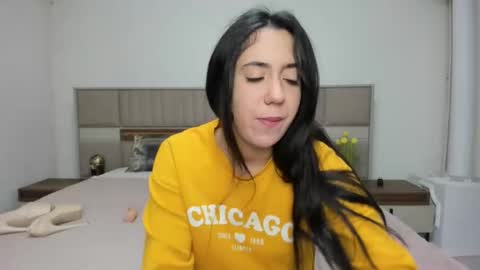 yvonnebabe online show from December 27, 6:35 am