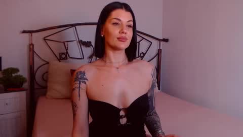 I V Y   online show from February 5, 9:41 pm