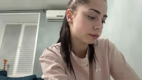 Snapshot of yvonnepfluger chatting on June 2, 5:15 pm Lina online show from June 2, 5:15 pm