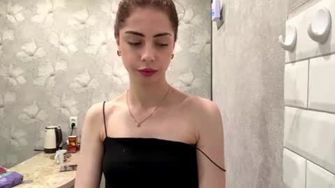 Snapshot of yvonnepfluger chatting on June 13, 5:11 pm Lina online show from June 13, 5:11 pm