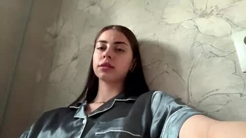 Snapshot of yvonnepfluger chatting on June 16, 2:09 pm Lina online show from June 16, 2:09 pm