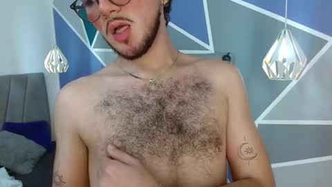 Snapshot of zac_golden chatting on October 22, 6:13 am Zack online show from October 22, 6:13 am