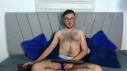 Snapshot of zac_golden chatting on October 26, 12:27 am Zack online show from October 26, 12:27 am