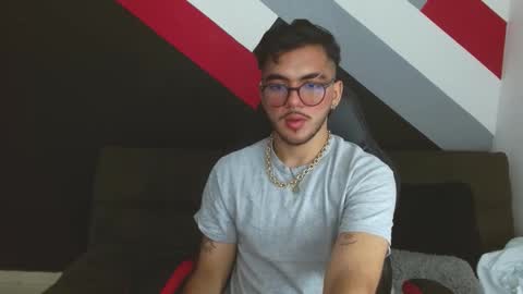 Snapshot of zac_golden chatting on November 24, 11:37 pm Zack online show from November 24, 11:37 pm