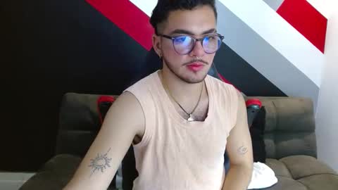 Snapshot of zac_golden chatting on November 28, 12:24 am Zack online show from November 28, 12:24 am