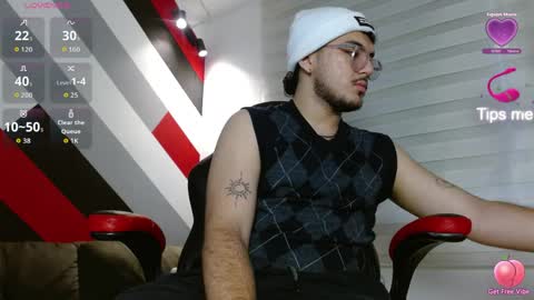Snapshot of zac_golden chatting on April 10, 12:21 pm Zack online show from April 10, 12:21 pm
