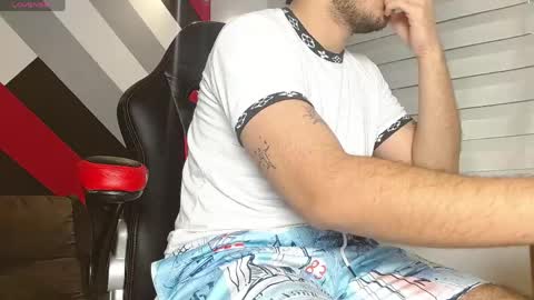 Snapshot of zac_golden chatting on May 19, 12:11 pm Zack online show from May 19, 12:11 pm