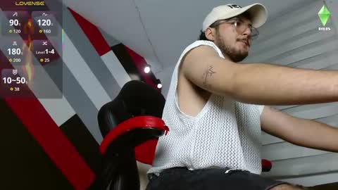 Snapshot of zac_golden chatting on June 6, 11:48 am Zack online show from June 6, 11:48 am