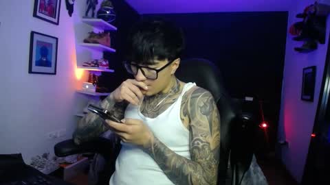 zac_muller1 online show from November 16, 3:34 am