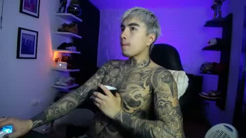 zac_muller1 online show from June 12, 5:06 am