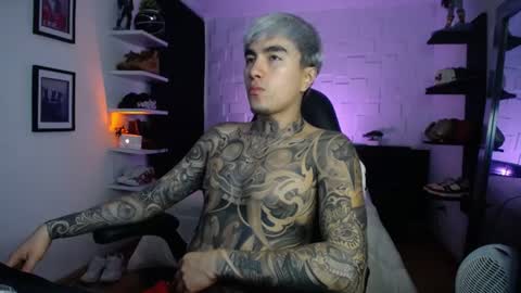 zac_muller1 online show from June 24, 2:21 am