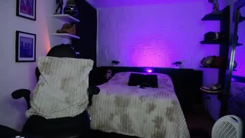 zac_muller1 online show from June 30, 1:06 am