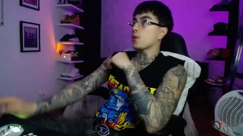 zac_muller1 online show from July 28, 5:03 am