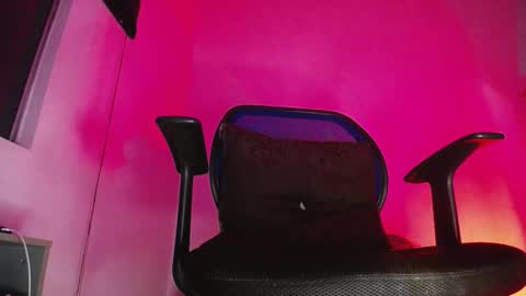 Snapshot of zac_watson chatting on December 18, 1:55 am Zac Freelance model online show from December 18, 1:55 am