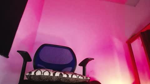 Snapshot of zac_watson chatting on December 23, 12:19 am Zac Freelance model online show from December 23, 12:19 am