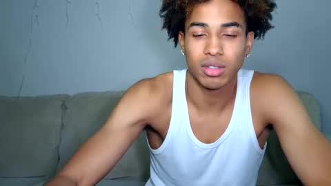 Snapshot of zachbrownn chatting on October 31, 5:08 am zachbrownn online show from October 31, 5:08 am