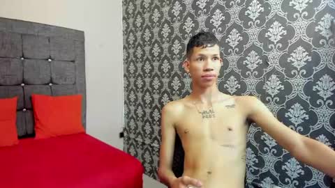 Snapshot of zack_horny19 chatting on June 22, 12:02 pm Zack online show from June 22, 12:02 pm