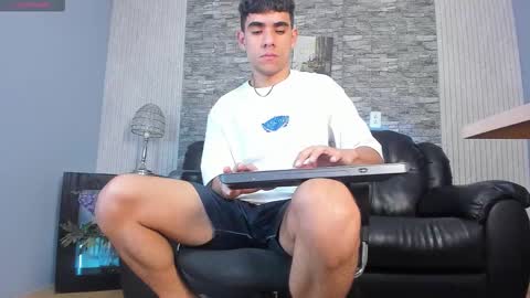 Snapshot of zack_joness10 chatting on January 14, 3:34 am zack_joness10 online show from January 14, 3:34 am