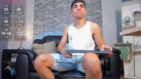 Snapshot of zack_joness10 chatting on March 15, 3:45 am zack_joness10 online show from March 15, 3:45 am