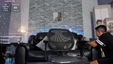 Snapshot of zack_joness10 chatting on June 14, 4:14 am zack_joness10 online show from June 14, 4:14 am