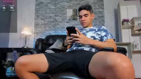 Snapshot of zack_joness10 chatting on June 16, 4:15 am zack_joness10 online show from June 16, 4:15 am