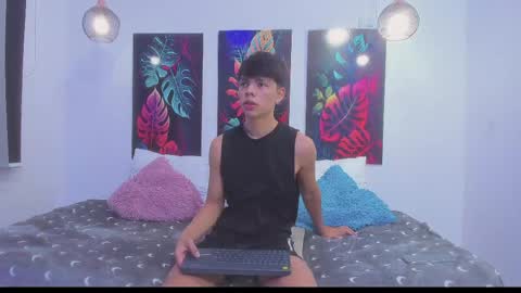 Snapshot of zack_torreshot chatting on June 7, 12:37 am Zack Torres online show from June 7, 12:37 am