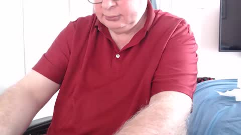 Snapshot of zacsmithuk chatting on April 1, 9:54 am Zac Smitj online show from April 1, 9:54 am