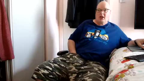 Snapshot of zacsmithuk chatting on July 1, 1:13 pm Zac Smitj online show from July 1, 1:13 pm