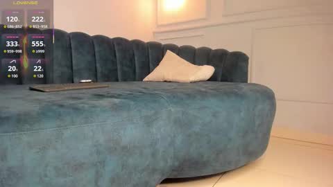 Snapshot of zafiiro_20 chatting on March 21, 7:39 pm Zafiro online show from March 21, 7:39 pm