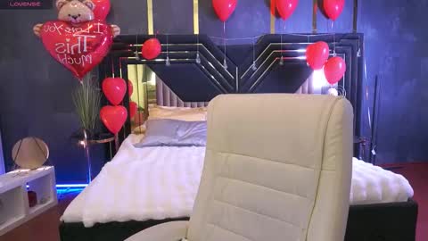 Snapshot of zafiramoonn chatting on February 18, 2:57 pm Zafiramoonn online show from February 18, 2:57 pm