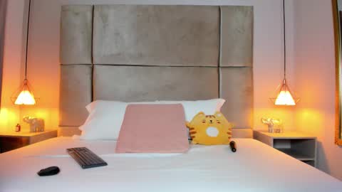 Zafiro online show from February 9, 12:20 pm