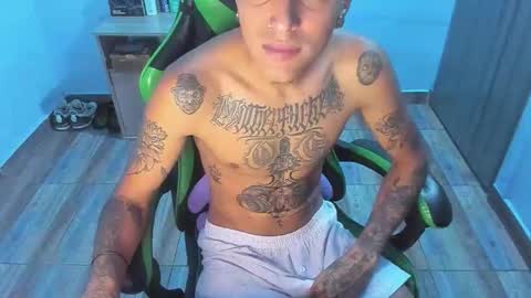 Snapshot of zafirocum chatting on December 3, 12:03 pm BiG Zafiro online show from December 3, 12:03 pm