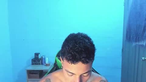 Snapshot of zafirocum chatting on December 4, 11:30 am BiG Zafiro online show from December 4, 11:30 am