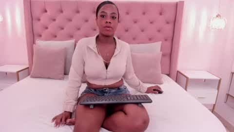 Snapshot of zahara_jones chatting on April 14, 11:27 am zahara_jones online show from April 14, 11:27 am