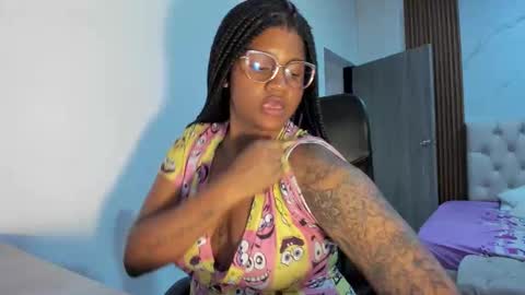 zahra_rose online show from December 15, 10:25 pm