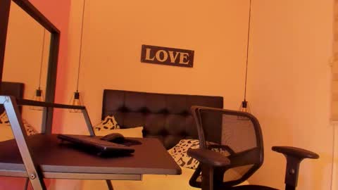 Zaira  online show from November 24, 10:42 pm