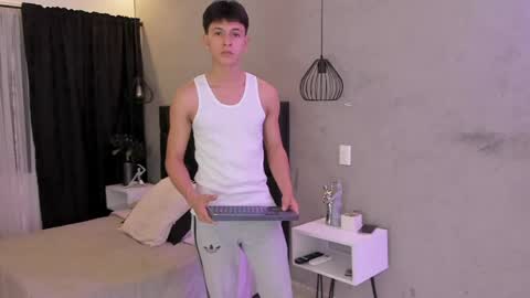 Samuel online show from May 27, 7:44 pm