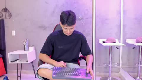 Samuel online show from June 8, 7:25 pm
