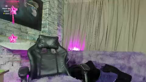 Snapshot of zamara_kleii chatting on June 30, 10:33 pm Zamara Kleii online show from June 30, 10:33 pm