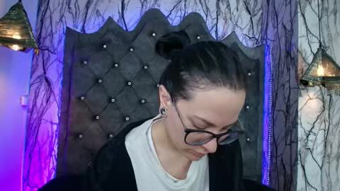   online show from September 18, 6:32 pm