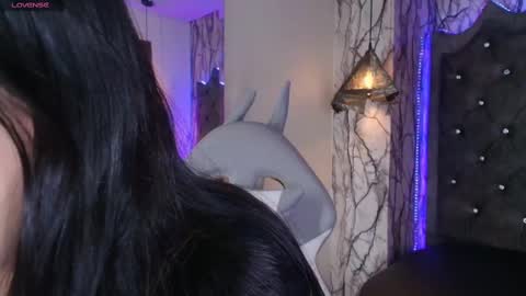   online show from October 6, 7:22 pm