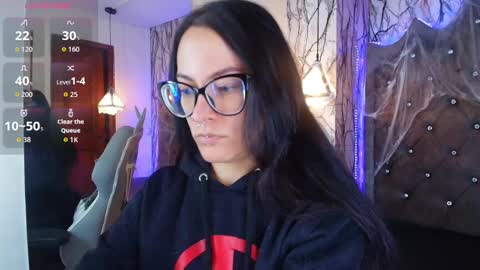   online show from October 12, 6:40 pm