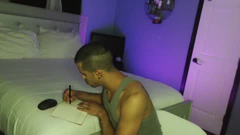 Snapshot of zamoraedii1994 chatting on December 16, 5:17 am Edii online show from December 16, 5:17 am