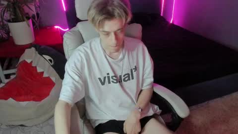 Kel online show from March 30, 7:37 pm