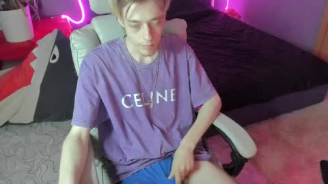 Snapshot of zane_steele chatting on April 8, 12:54 am Kel online show from April 8, 12:54 am