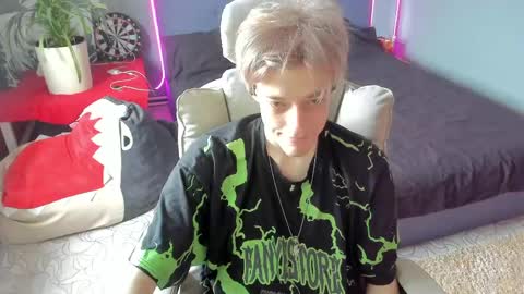 Snapshot of zane_steele chatting on May 12, 12:02 pm Kel online show from May 12, 12:02 pm