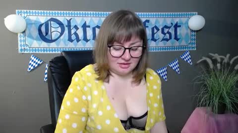 zannadreil online show from October 11, 6:28 pm