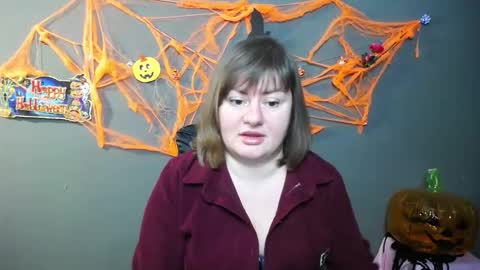 zannadreil online show from November 3, 7:04 pm