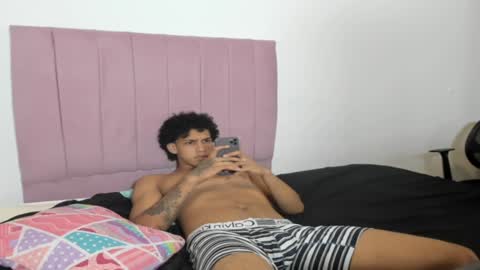 Snapshot of zanxley_ chatting on December 13, 4:00 am zanxley_ online show from December 13, 4:00 am